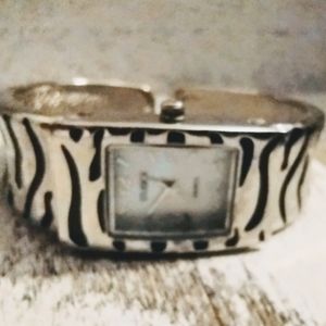 Analog Zebra Theme Quartz Watch With A Cuff Band